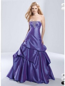 Women dress mardi gras