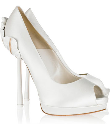 This kind of Yves Saint Laurent white fish mouth bridal shoes 