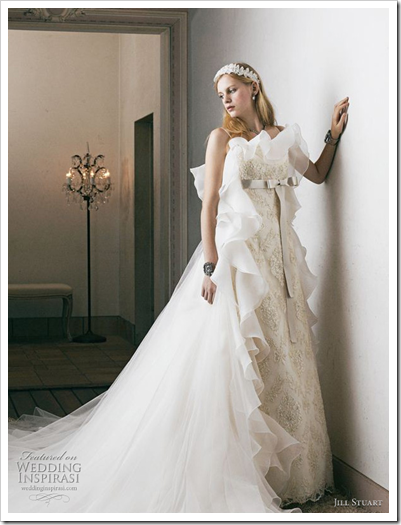 My dear brides if you dream a romantic and feminine wedding dress 