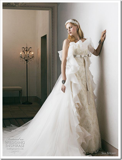 My dear brides if you dream a romantic and feminine wedding dress