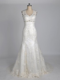 Traditional A-Line Scalloped Court Train Lace Wedding Dress (Bernadette)