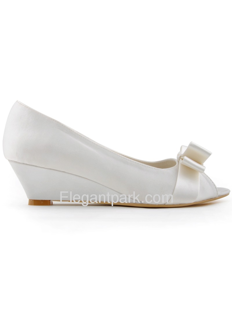 formal pumps with grosgrain ribbon bow